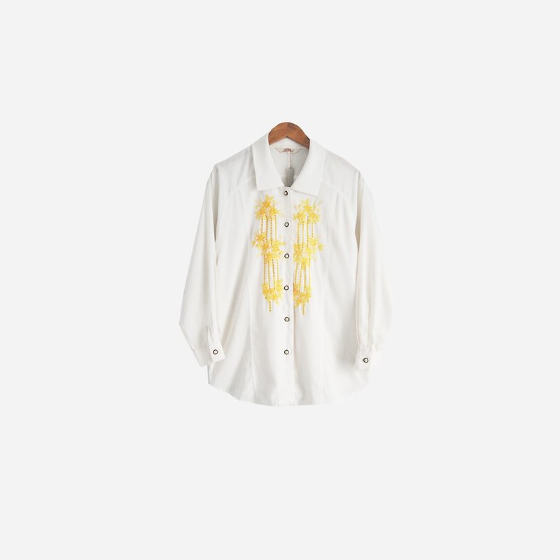 Dislocation Vintage / Embroidered White Shirt no.518 vintage - เสื้อเชิ้ตผู้หญิง - วัสดุอื่นๆ ขาว