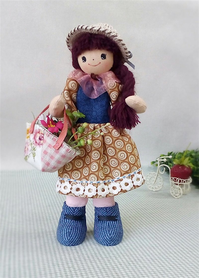 Handmade country dolls who love to visit the flower shop - ตุ๊กตา - ผ้าฝ้าย/ผ้าลินิน สีเหลือง