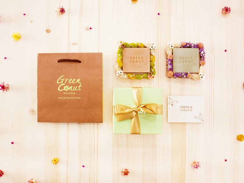 "Warmth around your side group" Wreaths Gift (2 selected from a wreath / 380 yuan, optionally, a soap) + card + small flower bag - Soap - Other Materials 