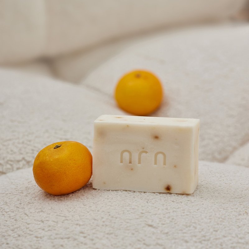 Warm soap - sweet citrus / retains natural plant particles / gentle cleansing, refreshing and not sticky - Soap - Other Materials 