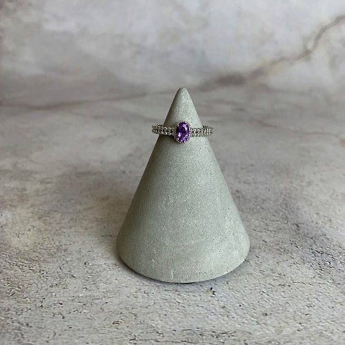 璃珠 RIJU |鑲嵌珠寶| 紫水晶 鑲嵌寶石四爪橢圓形雙邊開口戒指 一物一圖