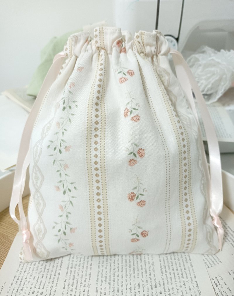 Pure cotton small floral bouquet pocket storage bag hand small bag cosmetic bag - กระเป๋าเครื่องสำอาง - ผ้าฝ้าย/ผ้าลินิน 