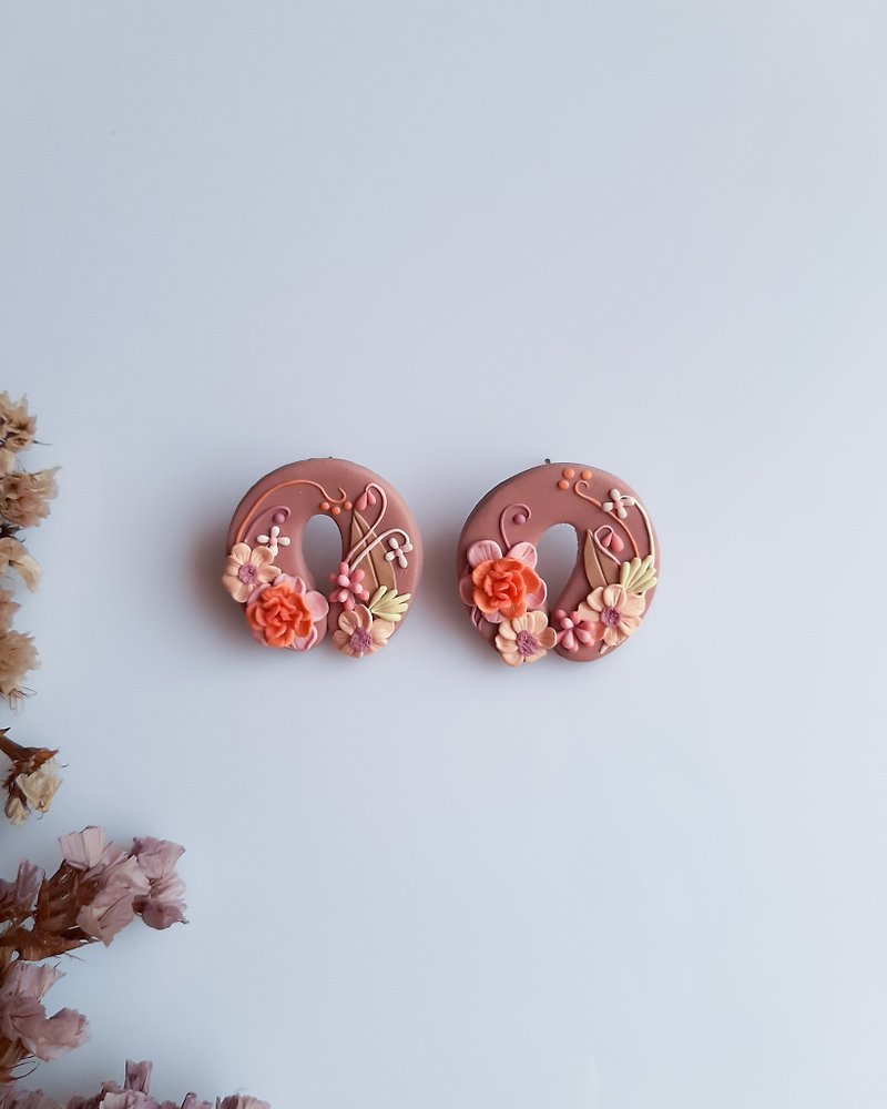 Floral earrings Handmade polymer clay earrings Unique earrings - ต่างหู - ดินเผา สีม่วง