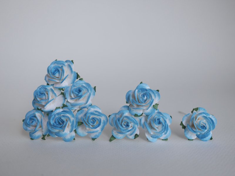 Paper flowers, centerpieces, 50 pieces size 2.5 cm., blue-sky brush white color. - 其他 - 紙 藍色