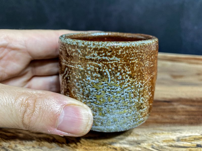 Soda fired sake cup - 花瓶/花器 - 陶 