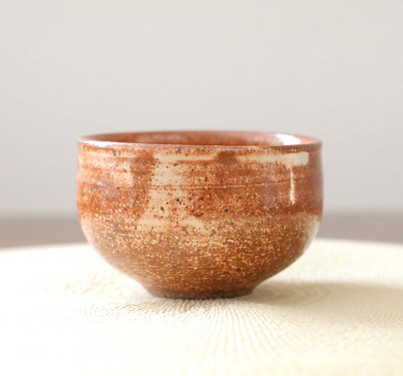 Large teacup made of red clay and titanium matte glaze 1 - ถ้วยชาม - ดินเผา สีนำ้ตาล