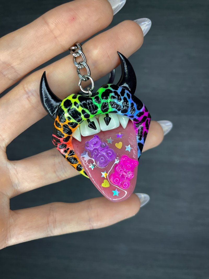 Keychain. Rainbow lips with horns. - ที่ห้อยกุญแจ - ดินเหนียว 