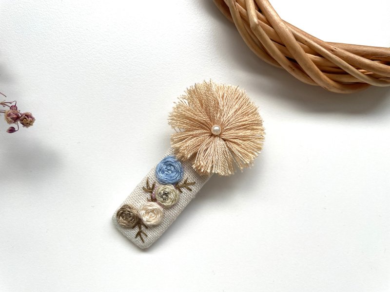 Embroidery hair clip rectangular embroidery BB clip crackling clip hair clip 7cm Embroidery ヘアクリップ - เครื่องประดับผม - วัสดุอื่นๆ 