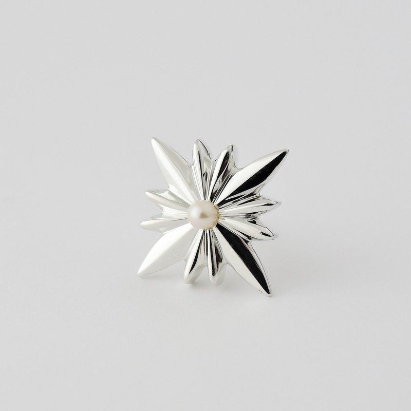 snow white ピンブローチ　＊silver 925 pin brooch / tie tack＊ - 胸針 - 其他金屬 銀色