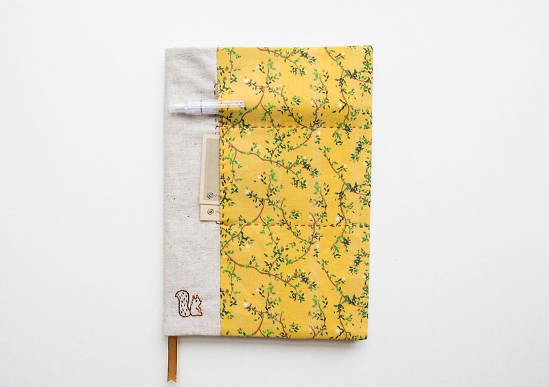 Tembusu squirrel - adjustable A5 fabric bookcover - ปกหนังสือ - ผ้าฝ้าย/ผ้าลินิน สีเหลือง