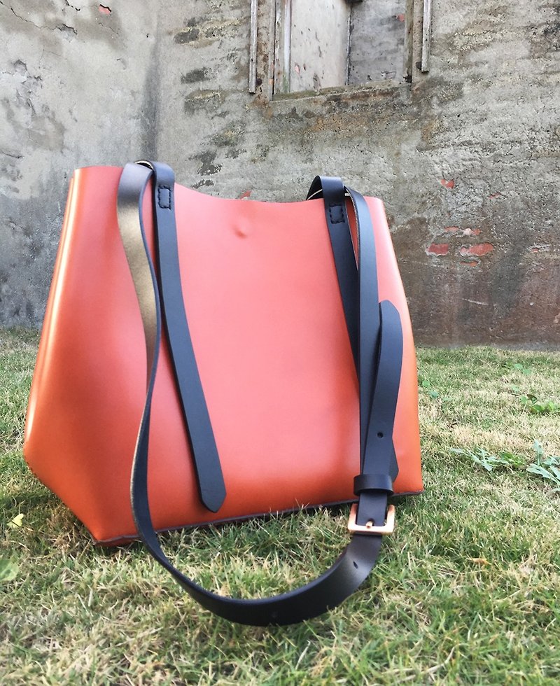 [Shoulder bag / side backpack - orange brown] Handmade leather cowhide bags Customized - กระเป๋าแมสเซนเจอร์ - หนังแท้ 