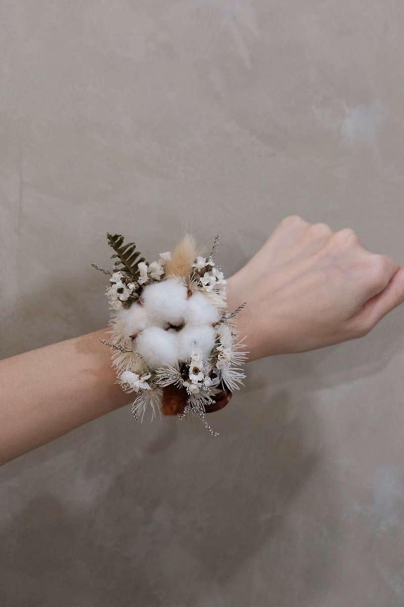 Bride / Bridesmaid Wrist Flower [Eternal Happiness]-Wedding / Dry Flower - เข็มกลัด/ข้อมือดอกไม้ - พืช/ดอกไม้ สีนำ้ตาล