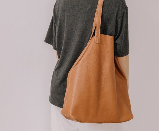 Simple leather bag online design