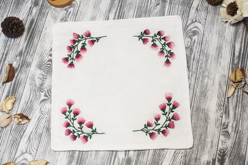 Carnation handkerchief - ผลิตภัณฑ์ซักผ้า - งานปัก สีแดง