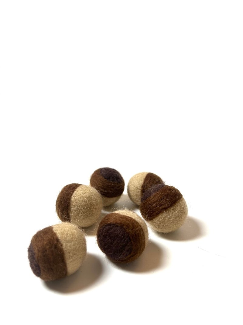 Chestnut Felt Balls - ของเล่นสัตว์ - ขนแกะ สีนำ้ตาล