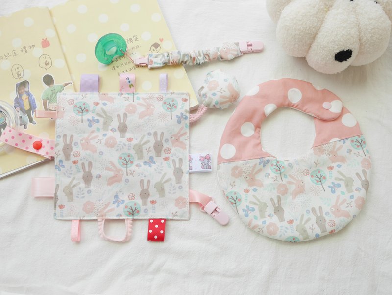 Six-fold gauze saliva towel, pacifier towel, hand rattle, detachable pacifier chain, Miyue gift box, cute bunny - ของขวัญวันครบรอบ - ผ้าฝ้าย/ผ้าลินิน สึชมพู