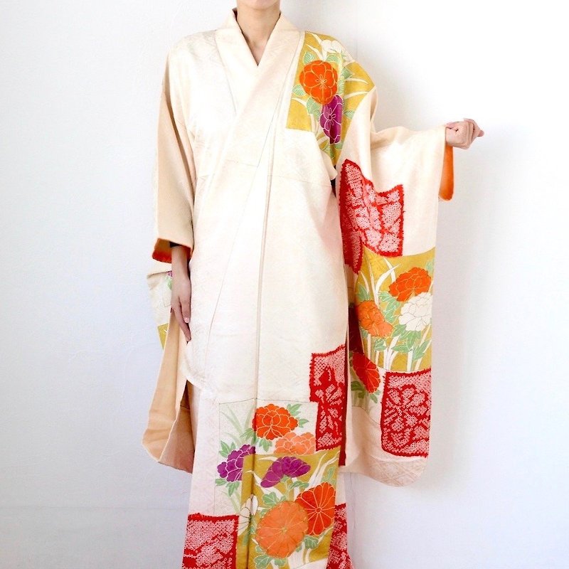 Furisode, maxi kimono, Japanese kimono, wedding kimono, embroidered kimono /3171 - Evening Dresses & Gowns - Silk White