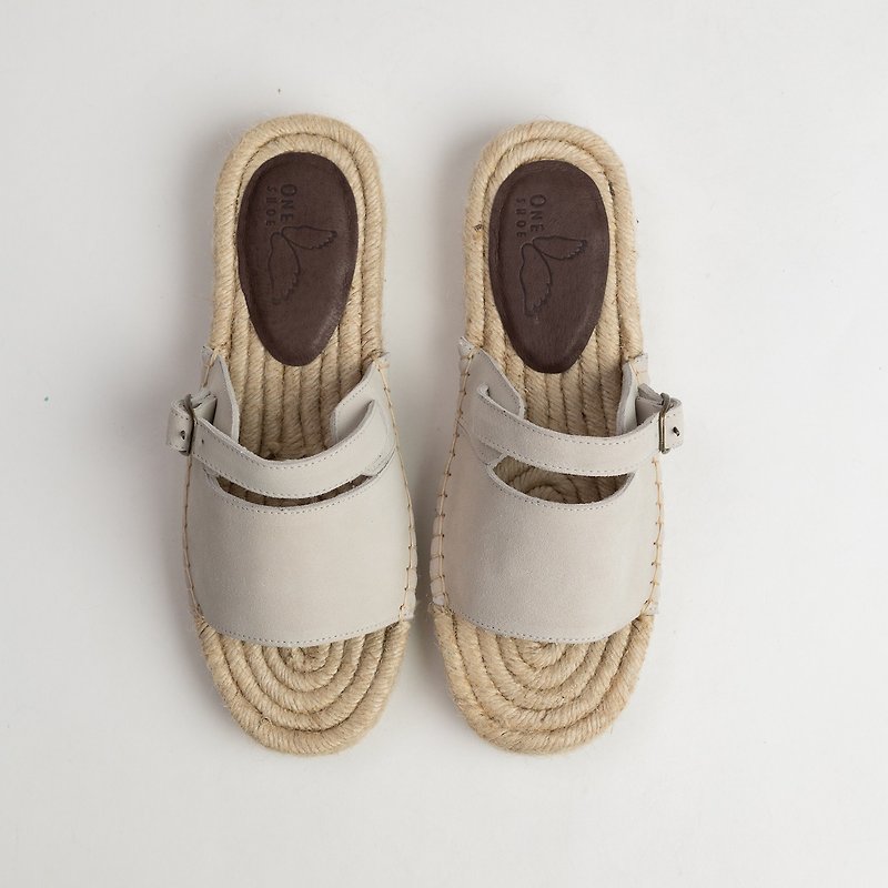 [OneShoe X Pingtung Sense] Leather Straw Sandals Handmade Sandals Suede Slippers Sand Color - Sandals - Cotton & Hemp Khaki