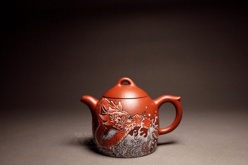 [Longteng Sihai] Longshan Hall Jingdezhen painted Huanglong Mountain Zhuni Dahongpao 220cc - Teapots & Teacups - Pottery Red