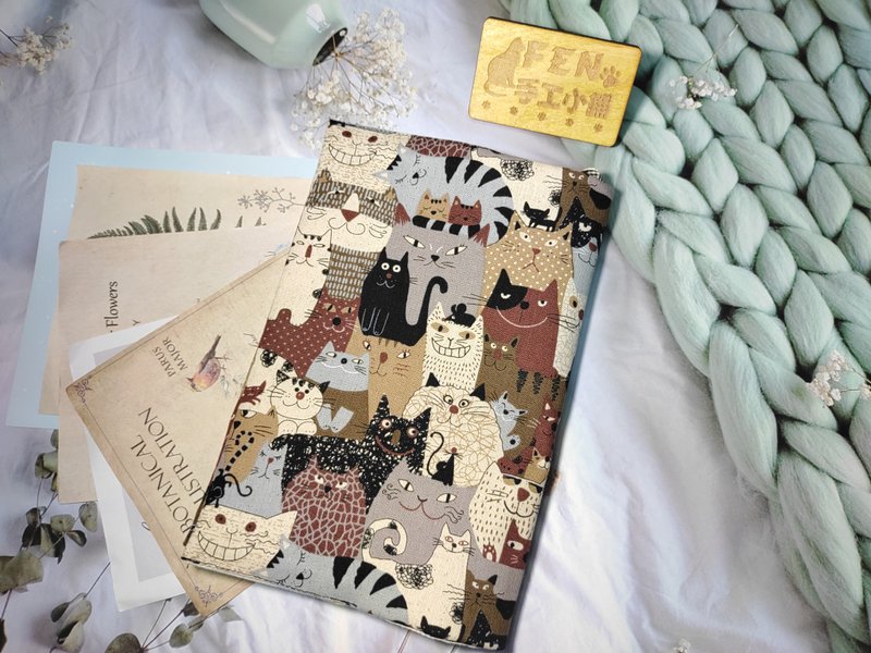 Thick Cotton Hand-Drawn Comic Cat Fabric Book Cover - Folio Cover - Book Jacket Fits A5 Sized Books - 25K - ปกหนังสือ - ผ้าฝ้าย/ผ้าลินิน 