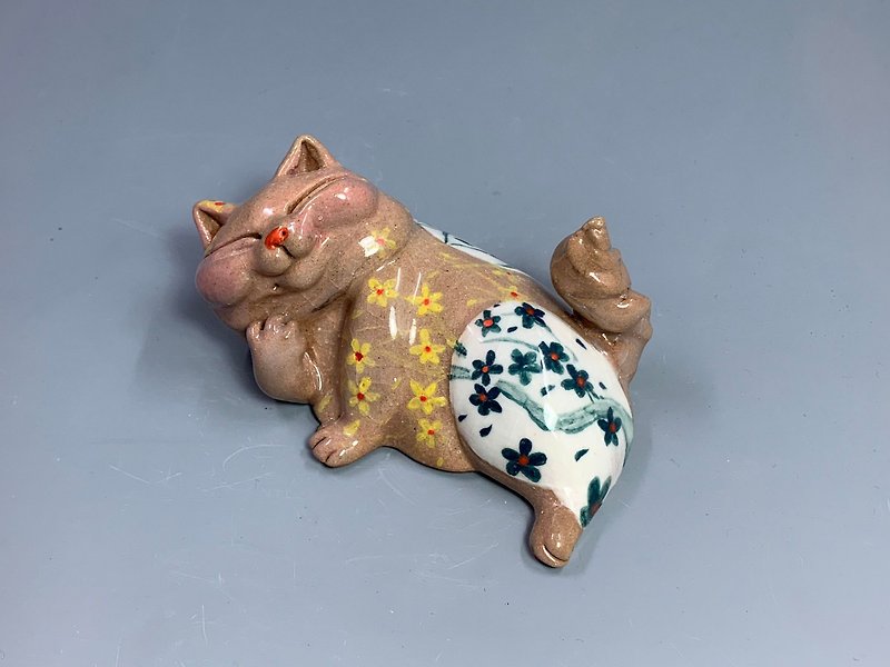 手描きの小さな猫 - 置物 - 陶器 
