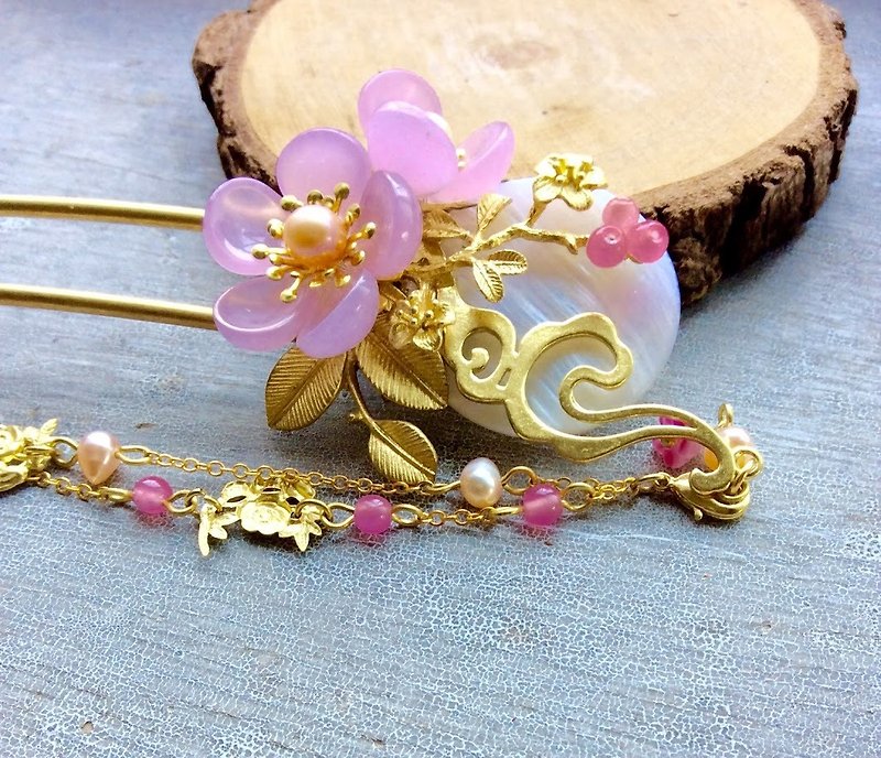 Handmade by Meow~ The Chinese Wind and Cloud Breaks the Moon and Comes to the Shadow of the Hairpin - Hair Accessories - Other Materials Pink