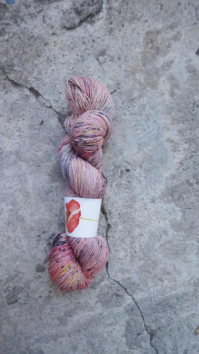 Hand dyed thread. Pink Firefly (BFL). Super washed blue sheep - เย็บปัก/ถักทอ/ใยขนแกะ - ขนแกะ 