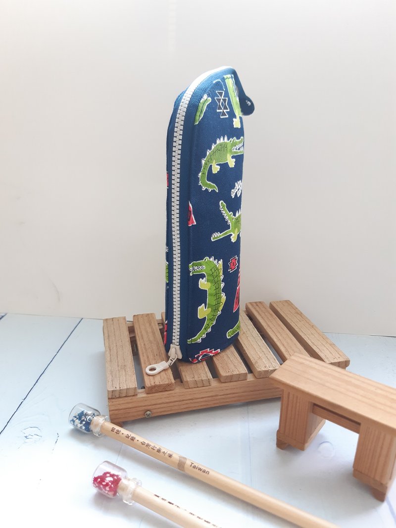 小鱷魚直立式筆袋 聖誕 交換 生日 畢業禮物 - 鉛筆盒/筆袋 - 棉．麻 