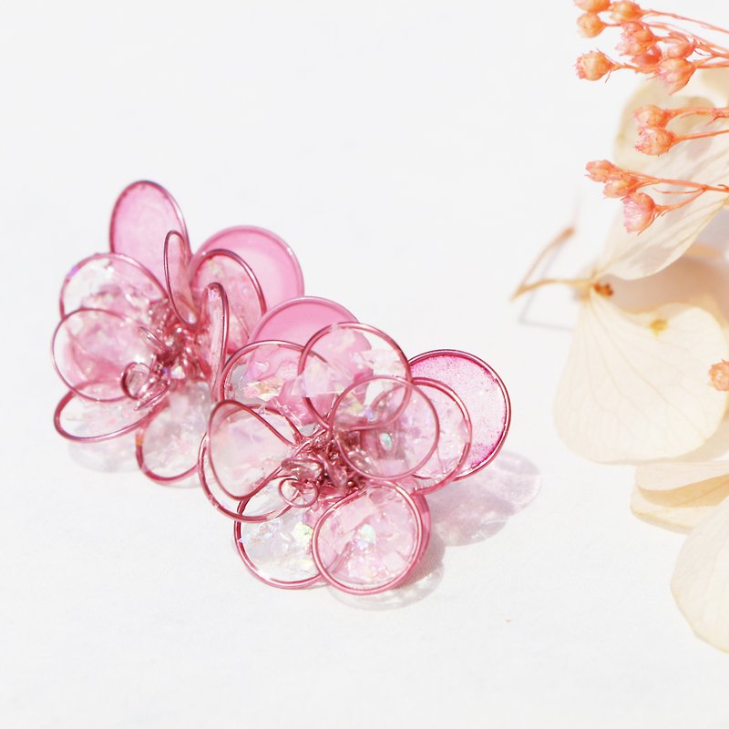 Purely。Peach camellia / Pendant 925 pure silver ear pin - Earrings & Clip-ons - Resin Pink