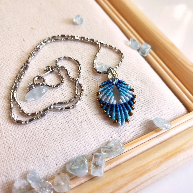 N007-Hand-woven leaf necklace blue gradient small leaves - Necklaces - Nylon Blue