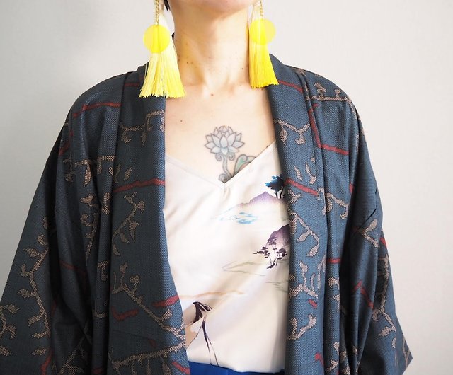日本製】เสื้อคลุมผ้าไหม Oshima ที่สวยงาม, กิโมโนวินเทจ Unisex ญี่ปุ่น,  ของขวัญสุดหร - สตูดิโอ Kimono-Funky เสื้อฮู้ด - Pinkoi