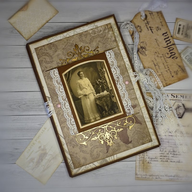 Retro-style folder with vintage photos, pockets & cards - แฟ้ม - กระดาษ สีทอง