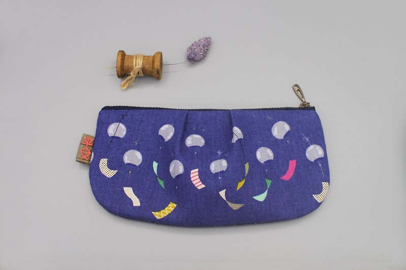 Peaceful Universal Package - Wishing Campanula - pencil case, cosmetic bag, glasses bag, storage bag - กระเป๋าเครื่องสำอาง - ผ้าฝ้าย/ผ้าลินิน สีน้ำเงิน