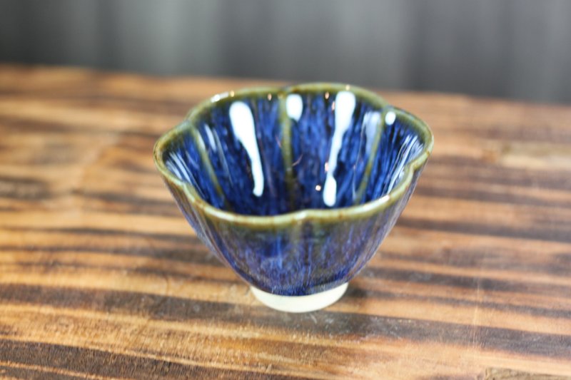 【送禮好物】90ml 湛海 天目釉 花瓣茶杯 鶯歌名家葉敏祥作 - 茶壺/茶杯/茶具 - 瓷 