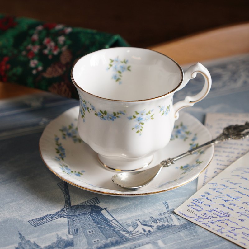 Vintage English fine bone china teacups and saucers by Royal Standard - แก้วมัค/แก้วกาแฟ - เครื่องลายคราม สีน้ำเงิน