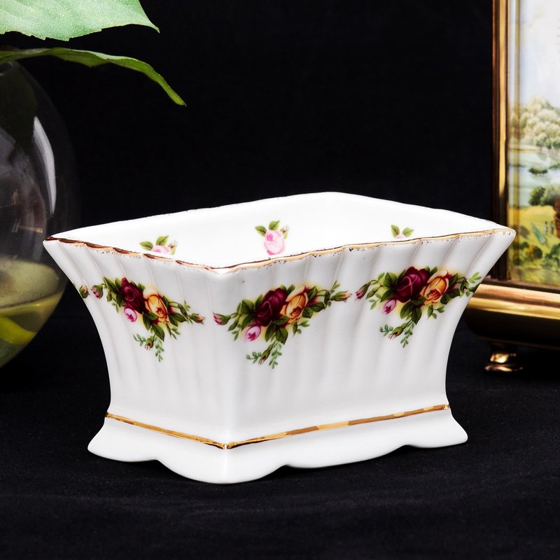 British Royal Albert country rose flower ceramic vase jewelry box jewelry box storage box - Pottery & Ceramics - Porcelain 