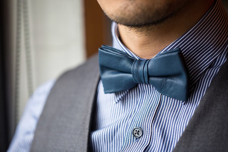 【MAJORLIN】小羊皮紳士領結 Bow tie 藍色自然膚紋皮革 - 領帶/領帶夾 - 真皮 藍色