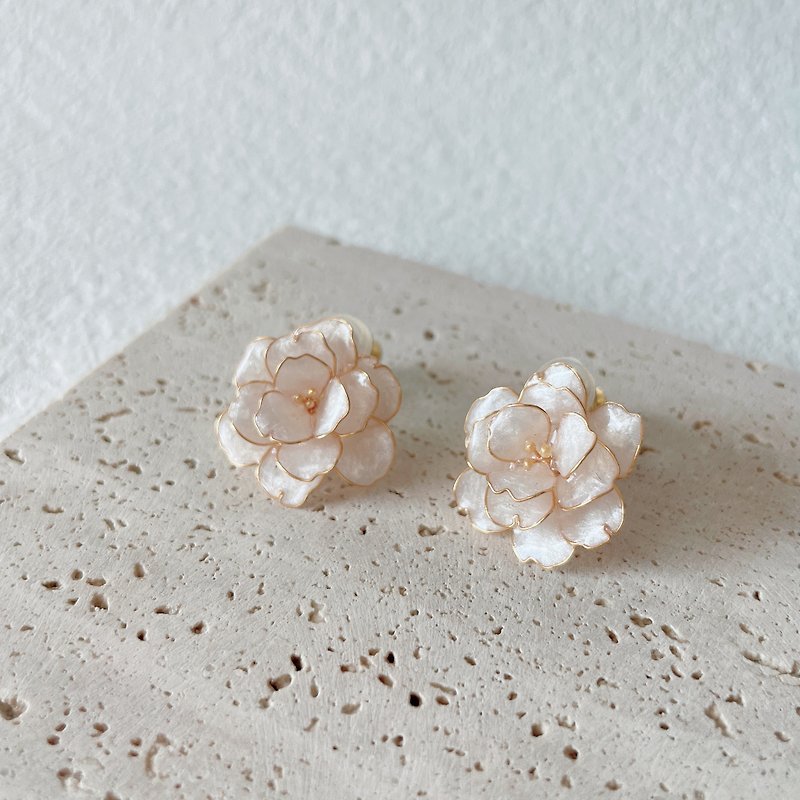 Camellia earrings / earrings / Clip-On flower temperament resin earrings - Earrings & Clip-ons - Resin White