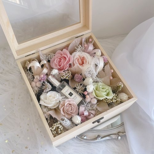 薔薇雑貨 素敵な箱 ♡ BOX FLOWER ＜HANA＞薔薇 – Next Level FLOWERS Japan