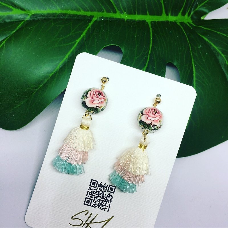 【Can change to ear clips】Japanese painted beads with layer tassels earrings - ต่างหู - เครื่องประดับ ขาว