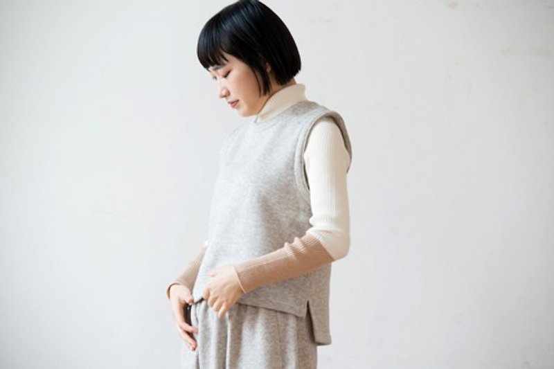 Yak blend brushed back knit vest [Organic Cotton brushed knit fabric] - เสื้อผู้หญิง - ผ้าฝ้าย/ผ้าลินิน สีเทา