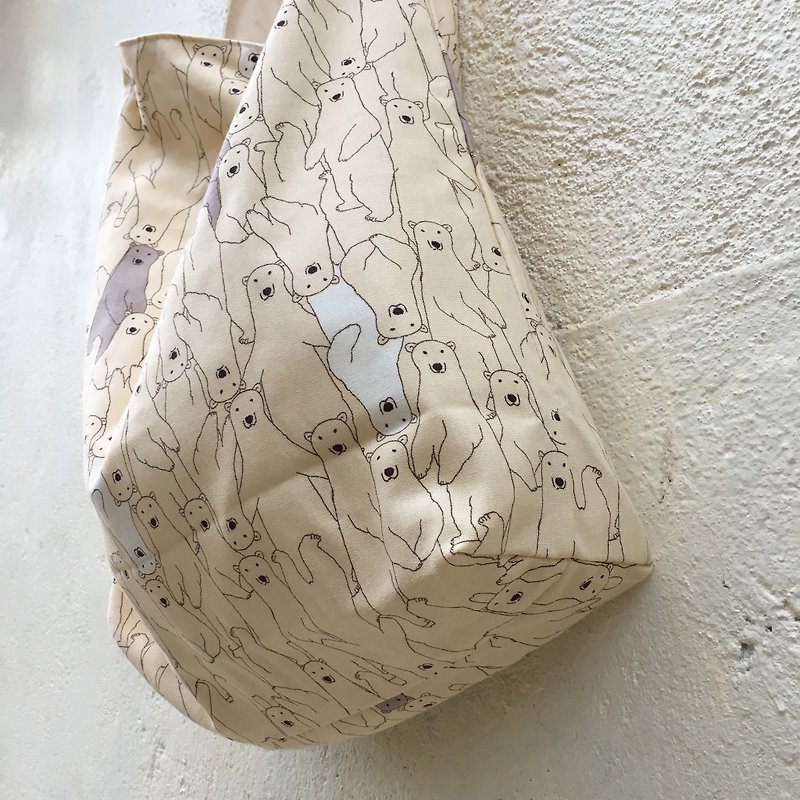 Bear Mountain Bear cloth hand-made shoulder bag Crossbody bags - กระเป๋าแมสเซนเจอร์ - ผ้าฝ้าย/ผ้าลินิน 