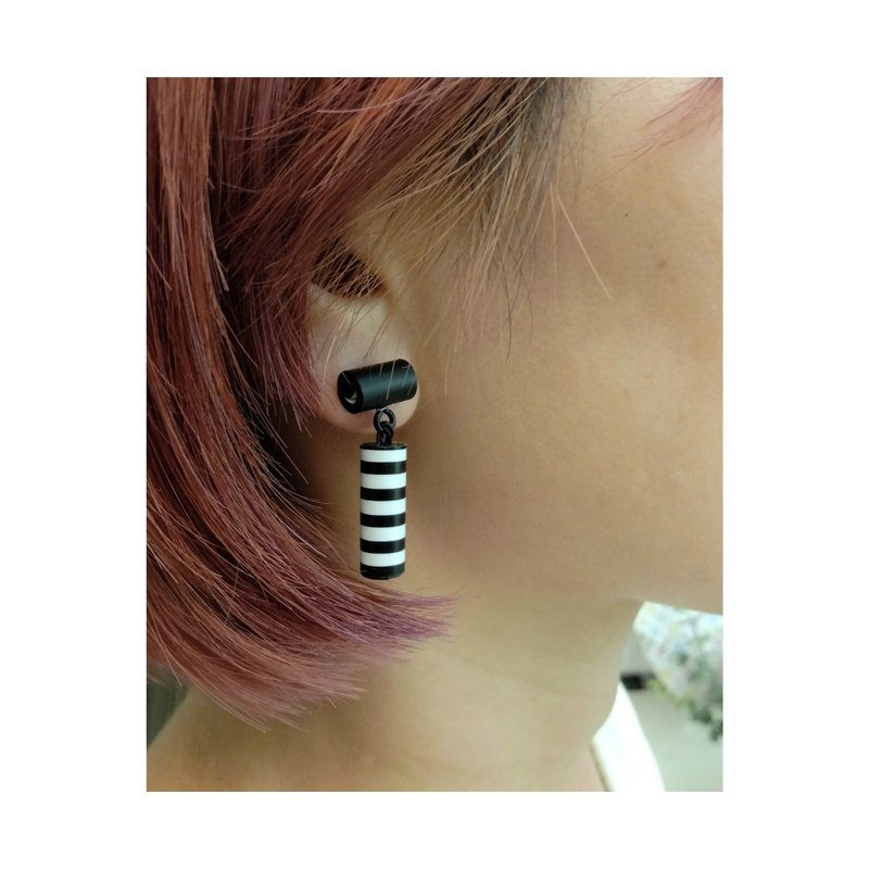 Paper earrings classic black and white_PENDERE_M size and S size - Earrings & Clip-ons - Paper Black