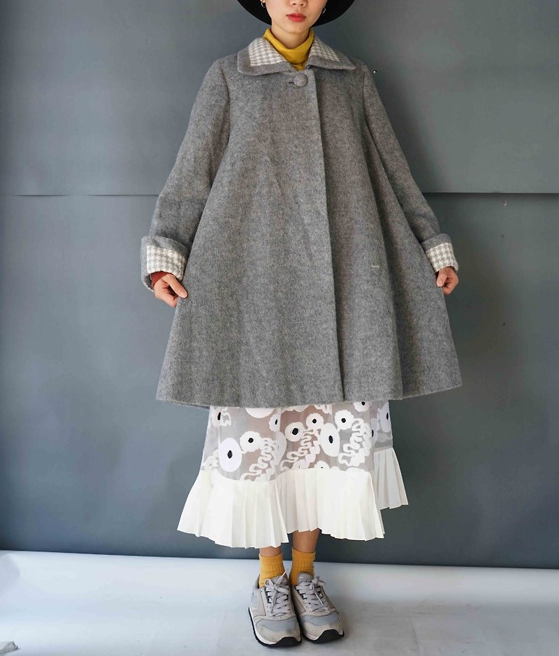 Design hand made - snow white pleated skirt with a long skirt - กระโปรง - เส้นใยสังเคราะห์ ขาว