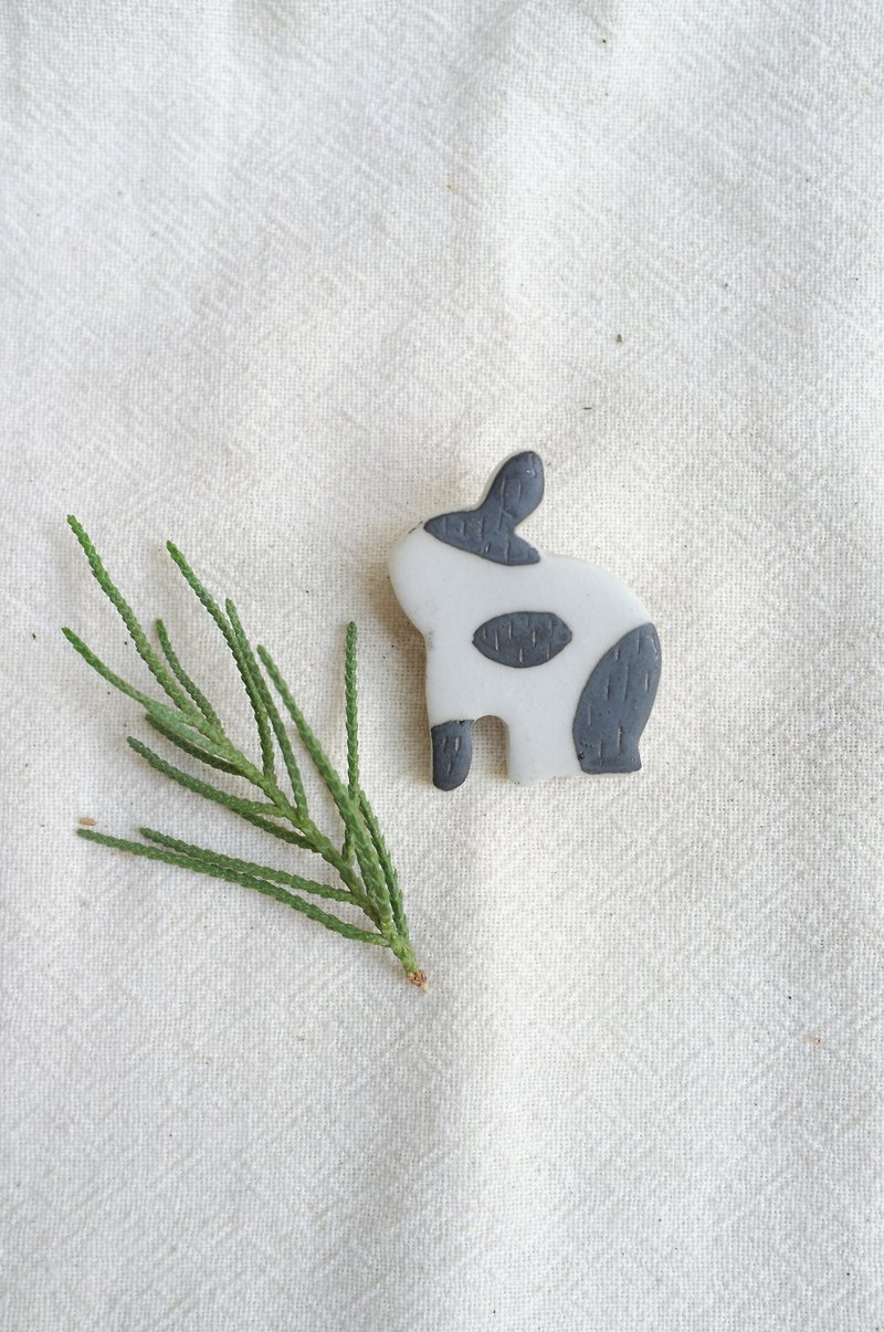 ceramic brooch - Brooches - Pottery White