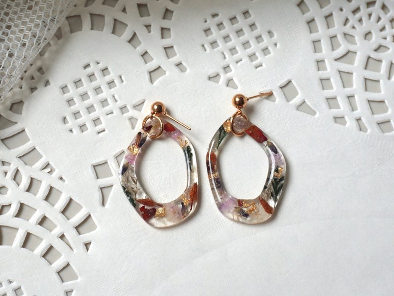 Colorful real flower earrings - 耳環/耳夾/耳骨夾 - 樹脂 多色