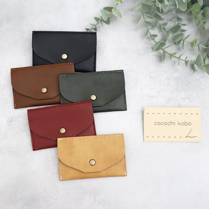 Slim business card case, perfect for everyday carry. Made from high-quality vegan leather that is water and scratch resistant. - ที่เก็บนามบัตร - วัสดุอื่นๆ สีเขียว