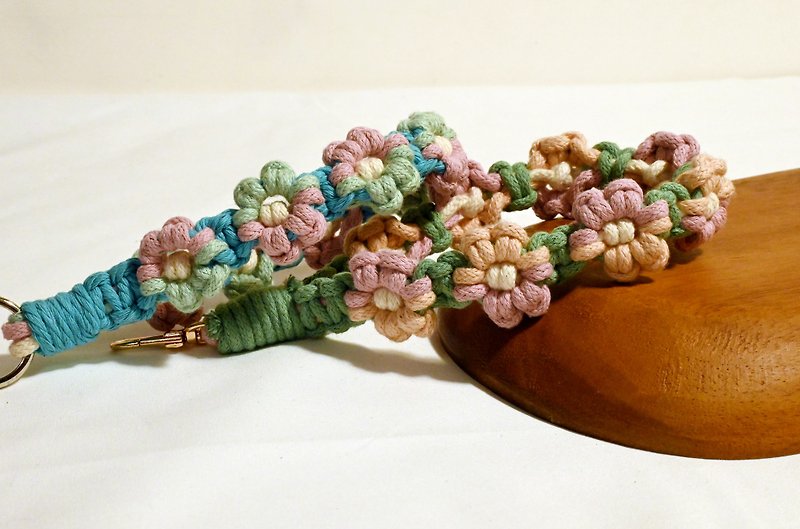 Color-changing small flower woven mobile phone wrist lanyard, color customization / customization. Exchanging gifts - เชือก/สายคล้อง - ผ้าฝ้าย/ผ้าลินิน 