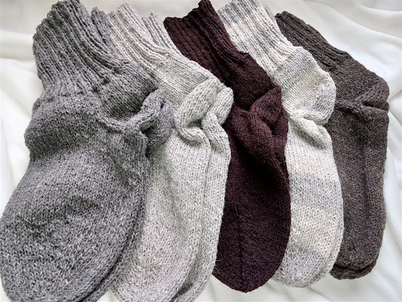 Hand-Knitted 100% Wool Socks • Natural Colors • Warm Winter Socks • Handmade Gif - ถุงเท้า - ขนแกะ สีเทา