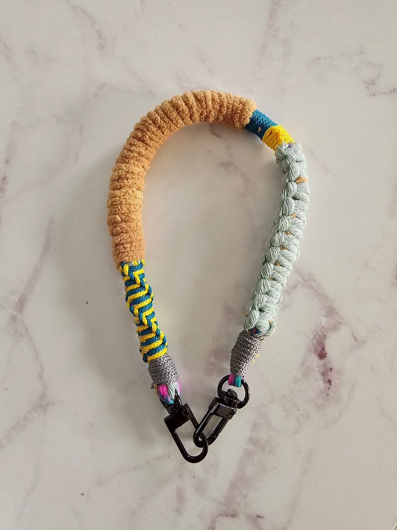 Faith Handmade | Macrame 多巴胺 手機腕帶 相機腕帶 手機掛繩 - 手機掛繩/背帶 - 棉．麻 